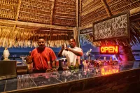 Parrot Cove Lodge - bar