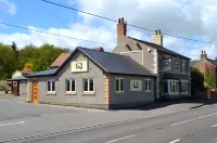 The Barn Courtyard Hotels in Чарнууд