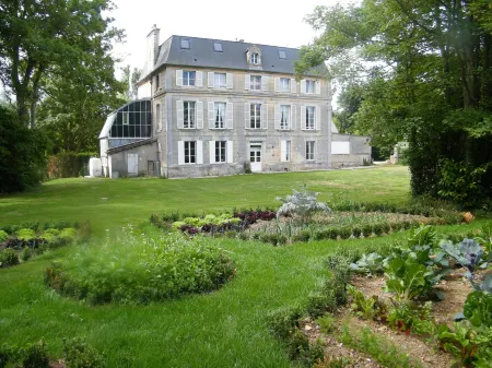 Chambres d'Hôtes Château de Damigny Отели в г. Сен-Мартен-Дез-Антре