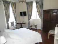 Chambres d'Hôtes Château de Damigny Hotels in Audrieu