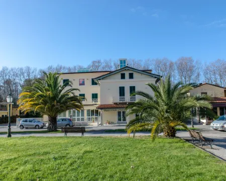 蝴蝶酒店-威套房 維亞雷焦酒店