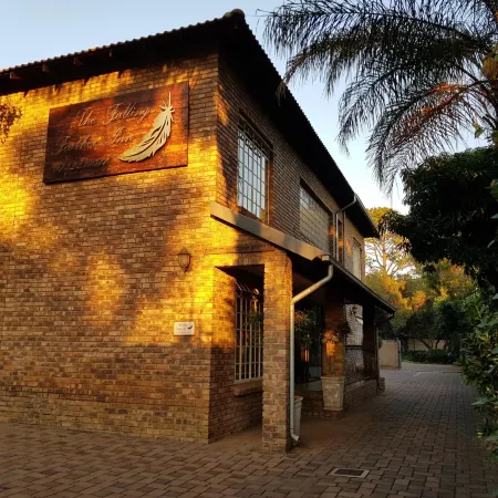 Falling Feather Inn Отели рядом с достопримечательностью «Торговый центр Zambezi Junction Mall»