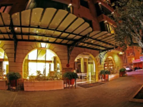 Lancaster Raouche Hotel โรงแรมในเบรุต
