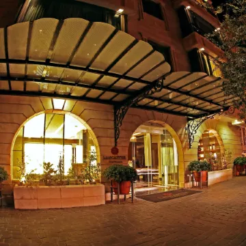 Lancaster Raouche Hotel