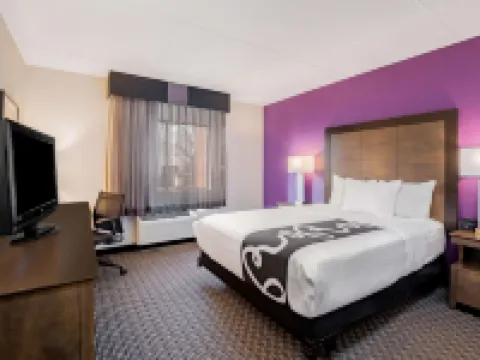 La Quinta Inn & Suites by Wyndham Baltimore BWI Airport Hotels in Linthicum Heights