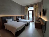 The Grand Palace Hotel Malang - balcony