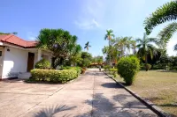 Paktraporn Resort Hotels near Wat Don Khaolam