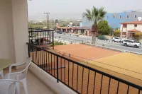 Petsas Apartments - Mountain view