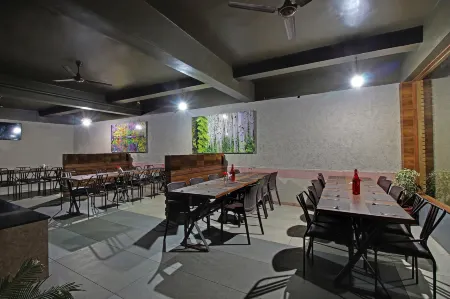 Achal Resort Отели рядом с достопримечательностью «Guru Sikhar»