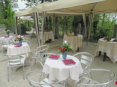 Royal Hotel Montevergine Отели в г. Контрада