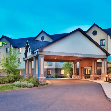 Holiday Inn Express & Suites BRADLEY AIRPORT by IHG