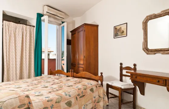 德爾波斯蒂廖內酒店