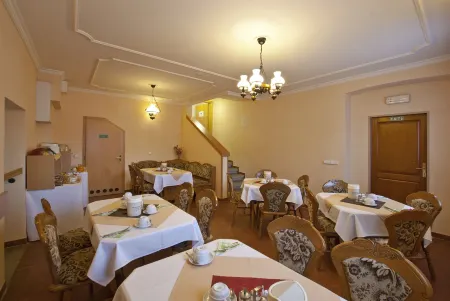 Villa Rosa Отели рядом с достопримечательностью «Карловарский музей»