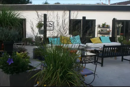 Guesthouse Kathome Отели рядом с достопримечательностью «IESEG School Of Management»