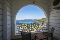 Azka Hotel - Deniz Manzaralı