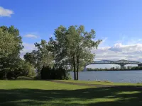 Motel et Appartements du Fleuve Hotels in Brossard