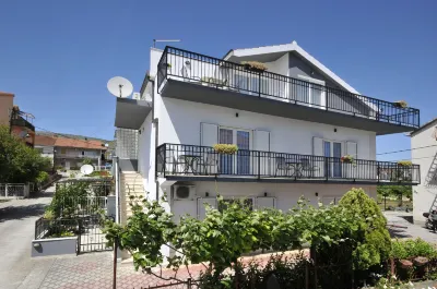 Apartments Roza Hotels in Seget Donji