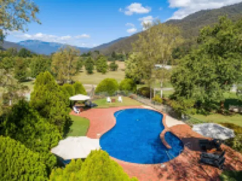 Discovery Parks - Bright Hotels in Bright