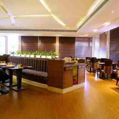 The Landmark Towers Dining/Meeting Rooms