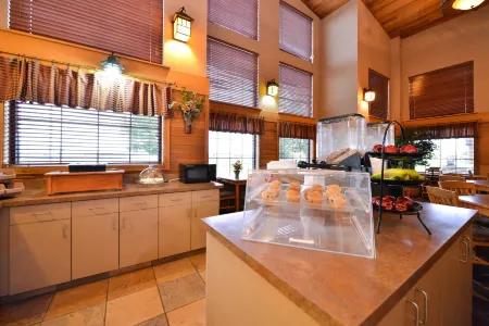 Kelly Inn and Suites Mitchell