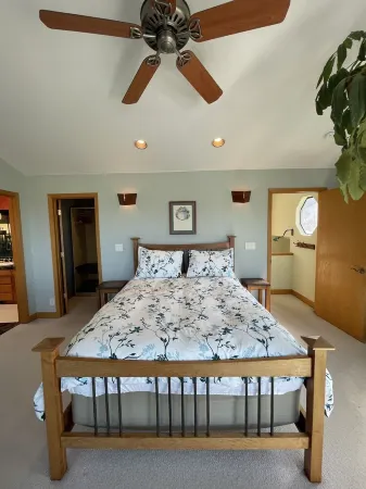 Elegant but practical retreat to maximize your enjoyment in beautiful HMB Отели рядом с достопримечательностью «Pillar Point Harbor»