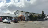 Super 8 by Wyndham Cut Bank - parking
