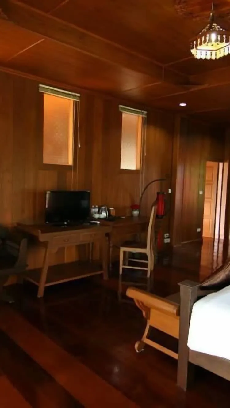ห้องดีลักซ์ เตียงใหญ่ 1 เตียง