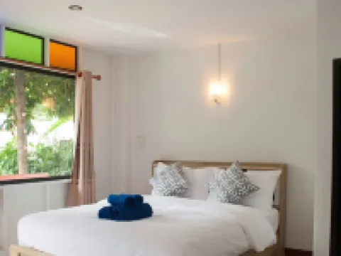 Banchomchan Hotels in Lan Saka