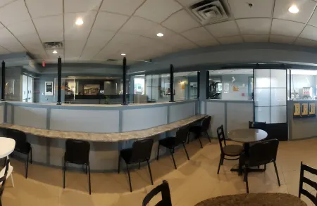 Super 8 by Wyndham Edmonton International Airport Отели в г. Ледук