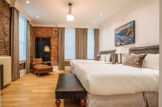 Victorian Hotel Hotels near Steam Clock