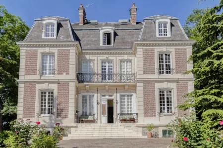 Château d'Avesnes - le Castelet Отели в г. Авен-ан-Бре