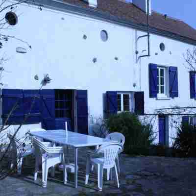 Chez Fred et Cécile Hotel Exterior