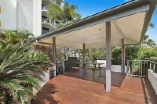 Meridian Alex Beach Apartments