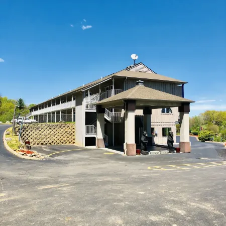 Econo Lodge - Waynesville