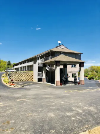 Econo Lodge - Waynesville