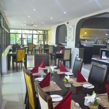 Cresta Riley's Hotel