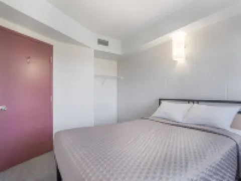 Residence & Conference Centre - Welland Hotels in Welland