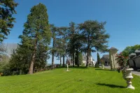 Chateau le Prieuré Saumur - la Maison Younan Hotels in Saint-Georges-des-Sept-Voies