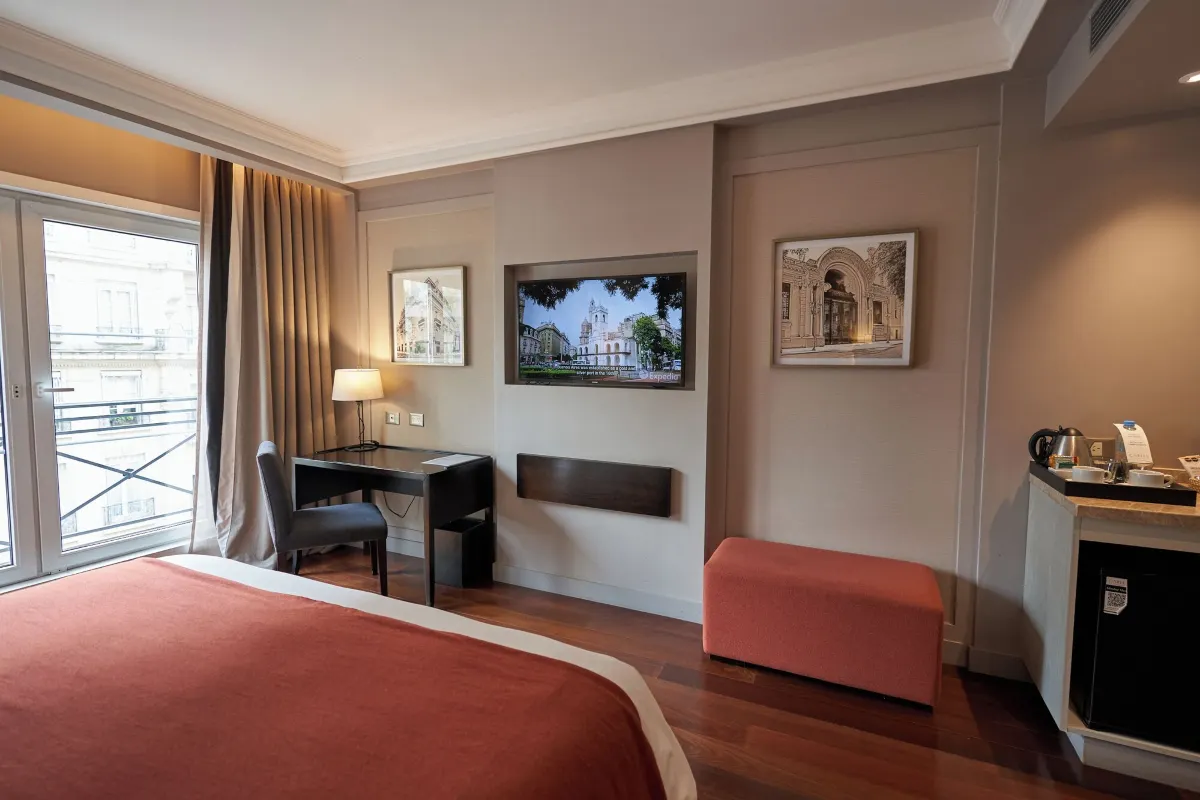 Carles Hotel