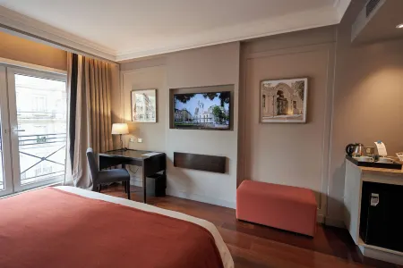 Carles Hotel
