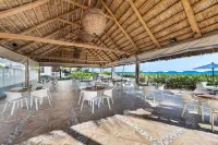 Beachcomber Resort & Club - breakfast