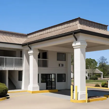 Days Inn & Suites by Wyndham Byram
