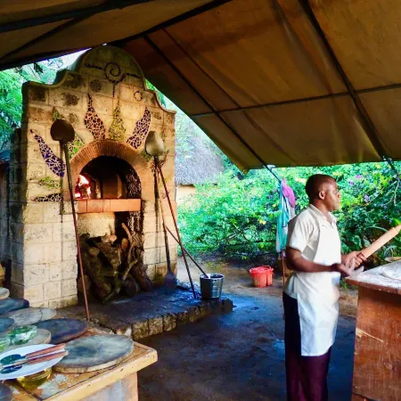 Distant Relatives Ecolodge & Backpackers