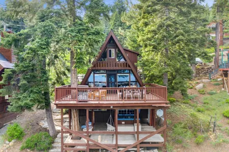 Horizon by AvantStay Stunning A-Frame Cabin w Hot Tub Billiards Lake Views