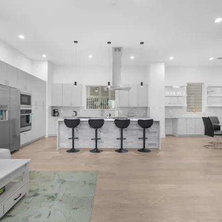 Luxurious 3 Bed3 Bath Near Downtown Houston