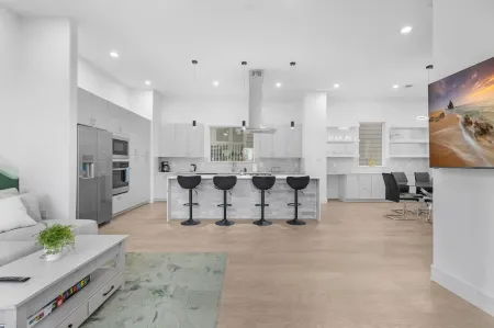 Luxurious 3 Bed3 Bath Near Downtown Houston Отели рядом с достопримечательностью «Lord of the Streets Episcopal Church»