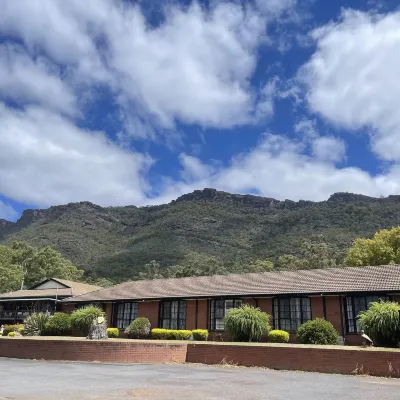 Country Plaza Halls Gap Hotels near Venus Baths Loop