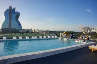 Dolce by Wyndham Hollywood - Rooftop Pools