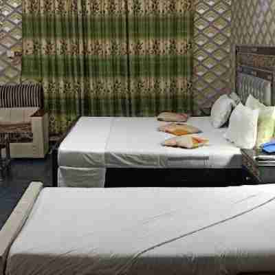 Hotel Paradise Plus Rooms