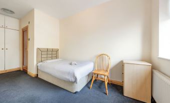 House - Sleeps 10 - Garden - Parking